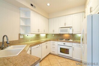 3781 Ruette De Ville in San Diego, CA - Building Photo - Building Photo