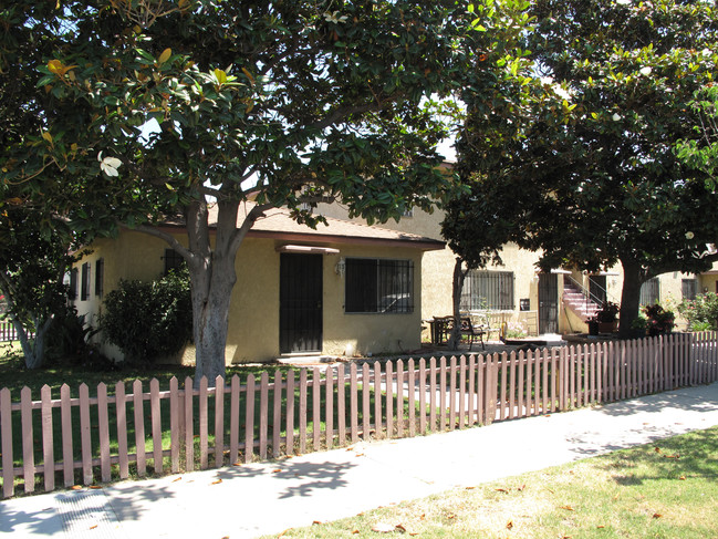 1900 Harbor Ave in Long Beach, CA - Building Photo - Building Photo