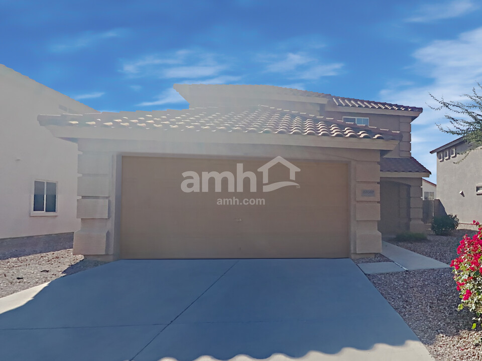 22067 W Cantilever St in Buckeye, AZ - Building Photo