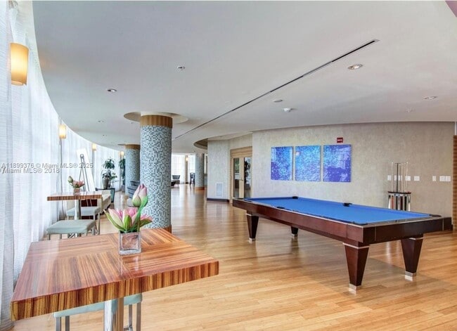 253 NE 2nd St, Unit 226 in Miami, FL - Building Photo - Building Photo