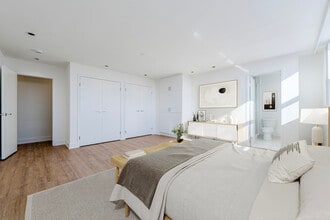 The Kingsview in Toronto, ON - Building Photo - Building Photo