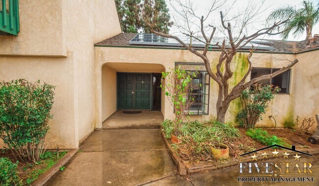 2246 Hasti Acres Dr in Bakersfield, CA - Building Photo - Building Photo