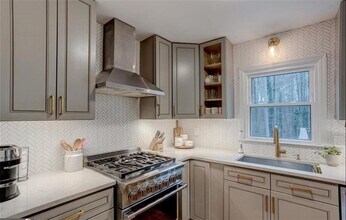 1201 Holly Hills Dr SW in Lilburn, GA - Building Photo - Building Photo