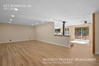 421 Norwood Ln in Grants Pass, OR - Building Photo - Building Photo