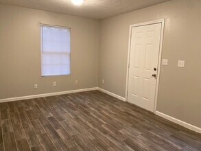 877 N Royal St, Unit B in Jackson, TN - Building Photo - Building Photo