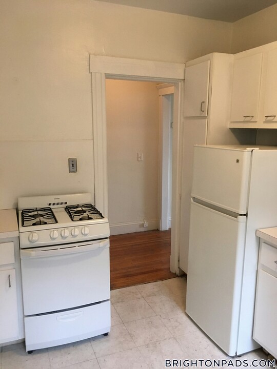 1634 Commonwealth Ave in Boston, MA - Building Photo