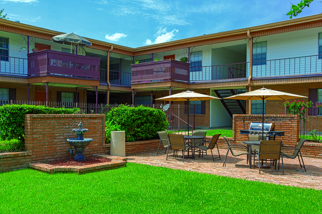 Colonial Manor in Harahan, LA - Foto de edificio - Building Photo