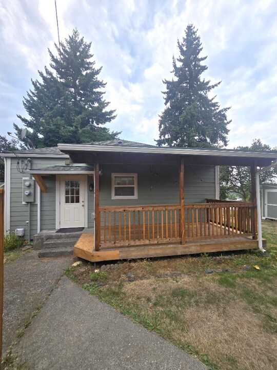 127 S Macleod Ave in Arlington, WA - Building Photo