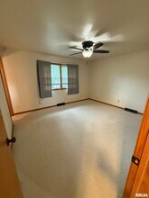 4155 Utica Ridge Rd in Bettendorf, IA - Building Photo - Building Photo