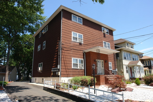 651 Westfield Ave in Elizabeth, NJ - Foto de edificio - Building Photo