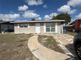 7263 Buchanan Rd in Ft. Myers, FL - Building Photo