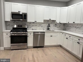 2840 W Girard Ave in Philadelphia, PA - Building Photo - Building Photo