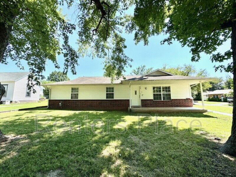 419 W College St in Broken Arrow, OK - Building Photo
