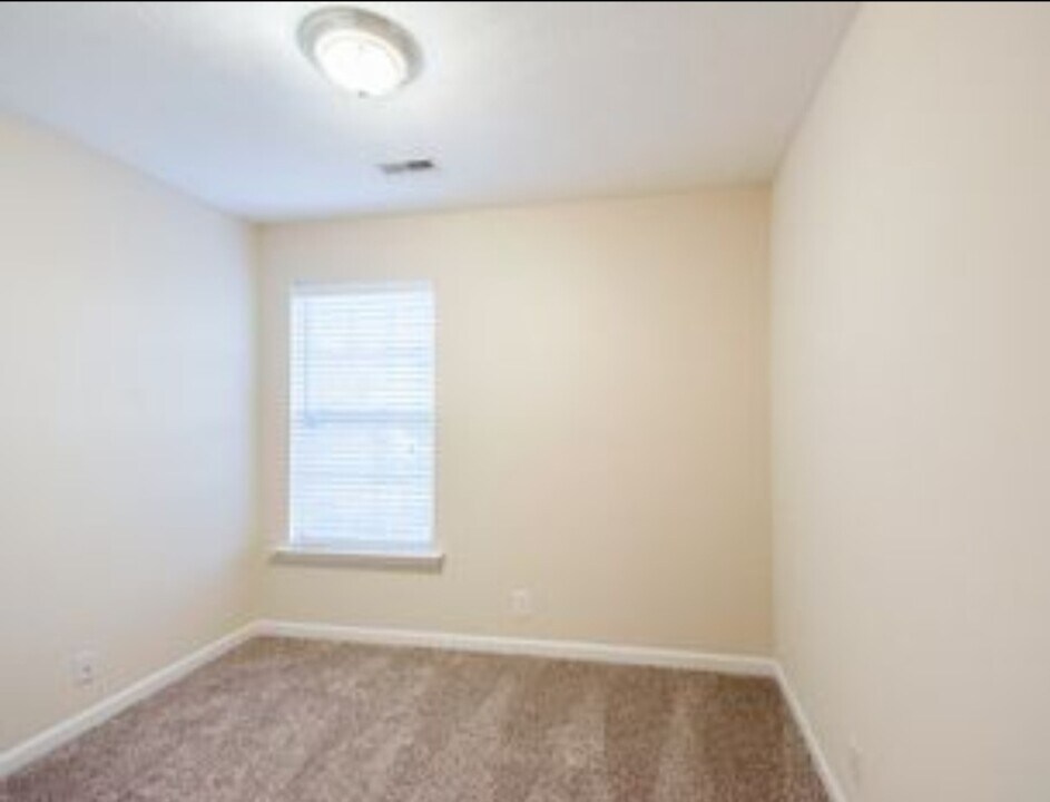 1138 Phelissa Dr in La Vergne, TN - Building Photo