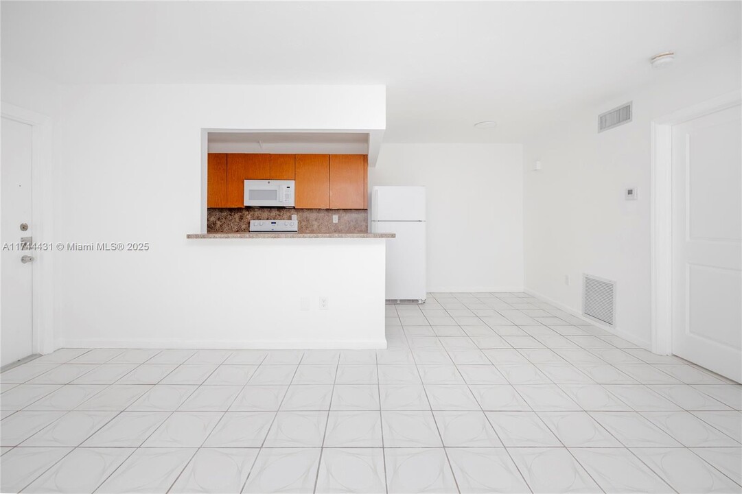 1060 NE 78th St in Miami, FL - Building Photo