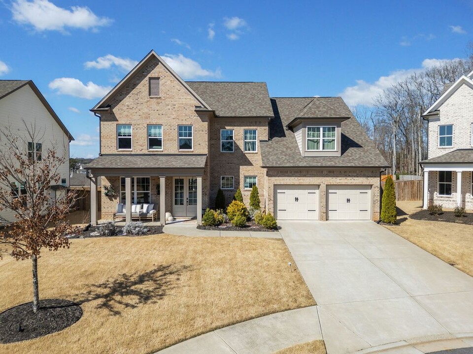 734 Bridgeview Dr in Holly Springs, GA - Foto de edificio