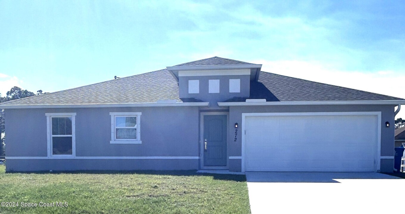 272 Aquarius Ave SE in Palm Bay, FL - Building Photo