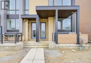 414 Lawrence Hts Wy in Toronto, ON - Building Photo