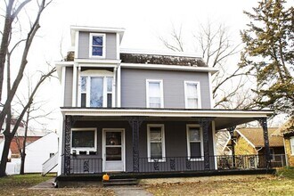 809 Washington St in Cedar Falls, IA - Building Photo - Building Photo
