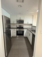 159 W Green St, Unit Pasadena Place in Pasadena, CA - Foto de edificio - Building Photo