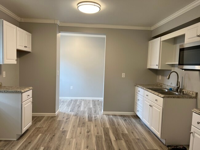 324 Front St, Unit D in Belvidere, NJ - Building Photo - Building Photo