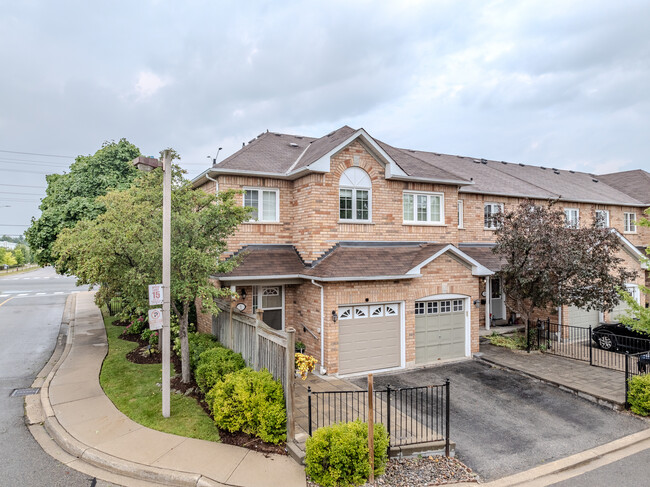 Sugarbush in Mississauga, ON - Building Photo - Building Photo