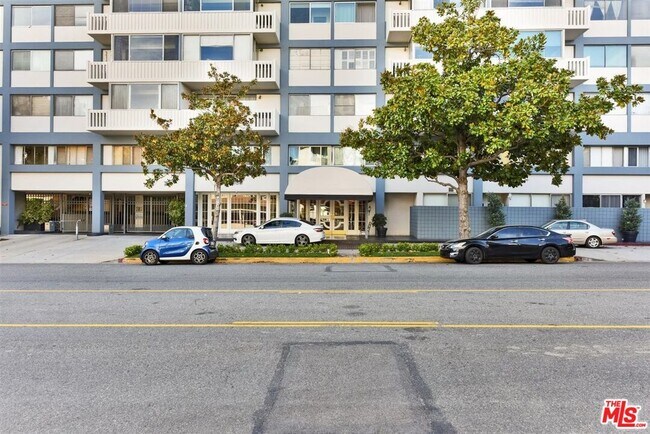 969 Hilgard Ave in Los Angeles, CA - Building Photo - Building Photo