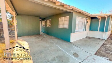 2703 Center St in Bakersfield, CA - Building Photo - Building Photo