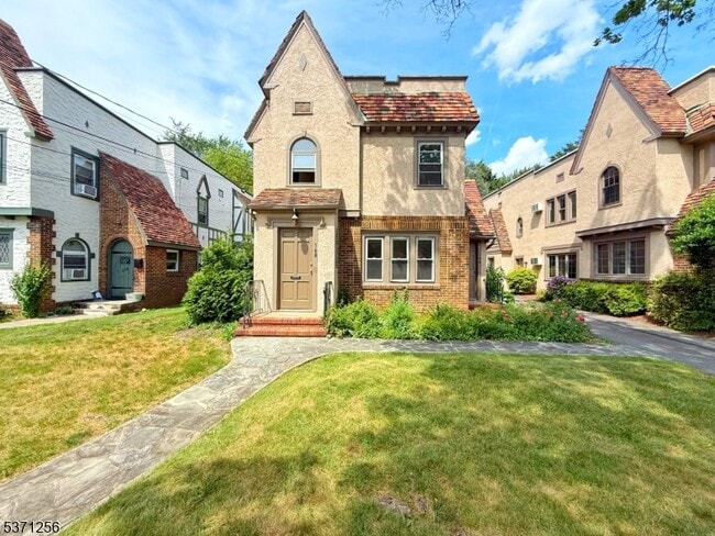 property at 166 Washington Pl