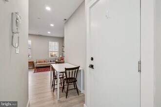 2006 Pine St, Unit 2 in Philadelphia, PA - Building Photo - Building Photo