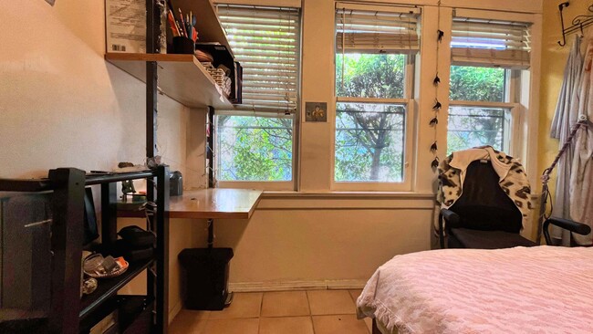 1837 N Berendo St, Unit A in Los Angeles, CA - Building Photo - Building Photo