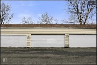 180 S Waters Edge Dr, Unit 301 in Glendale Heights, IL - Building Photo - Building Photo