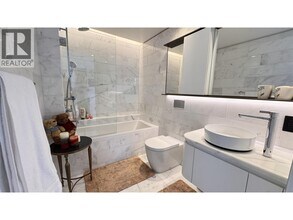 1408 Robson St in Vancouver, BC - Building Photo - Building Photo