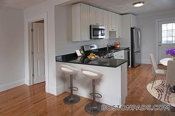 252 Ash St, Unit 4 in Waltham, MA - Building Photo - Building Photo