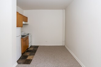 3957 W Irving Park Rd in Chicago, IL - Building Photo - Building Photo