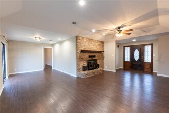 328 Lake View Dr in Montgomery, TX - Building Photo - Building Photo