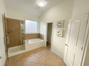 129 Autumn Forest Ln in Conroe, TX - Building Photo - Building Photo