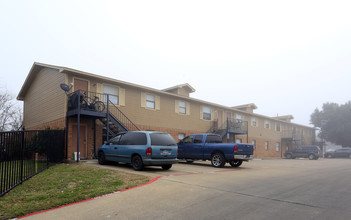 Windtree Apartments in Kaufman, TX - Building Photo - Building Photo