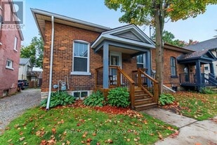 630 Peel St in Woodstock, ON - Building Photo