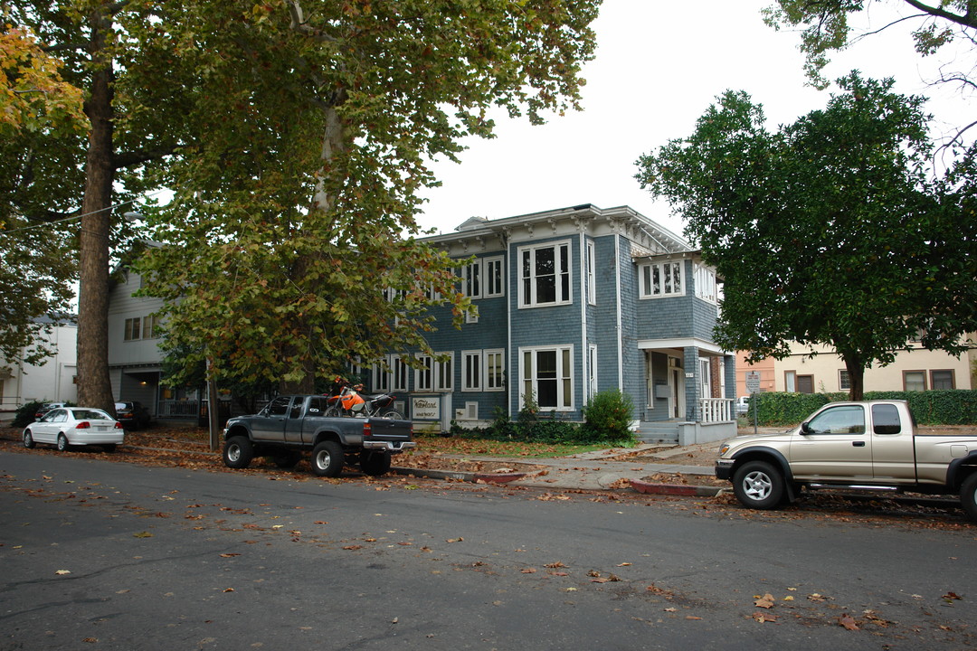 327 Normal Ave in Chico, CA - Building Photo