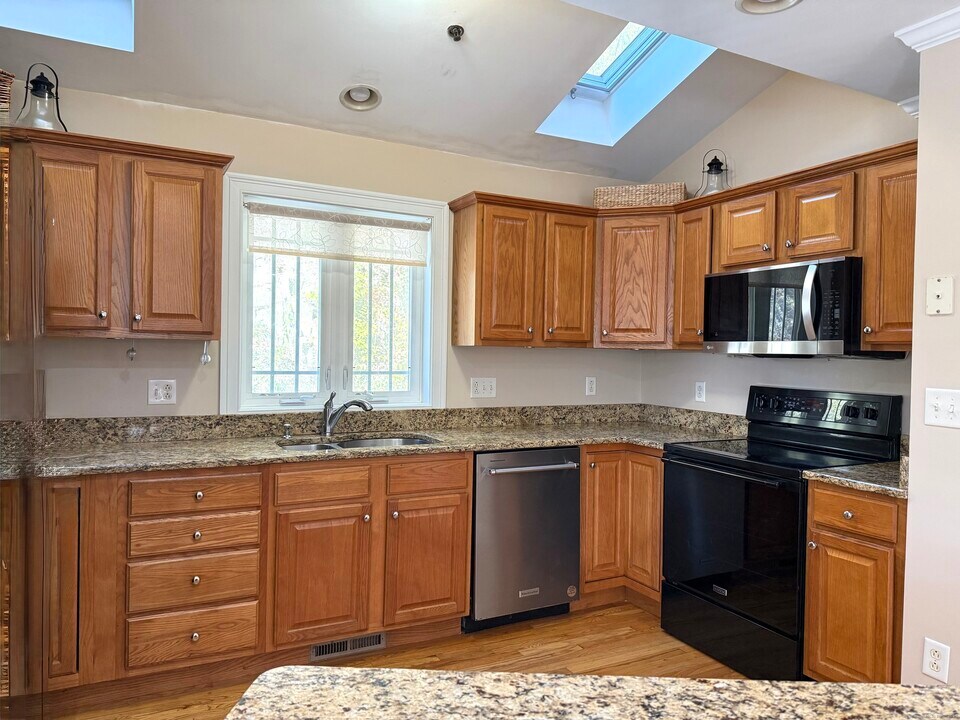 55 Stetson Pl in Danbury, CT - Building Photo