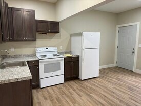 210 S Eaton St in Albion, MI - Building Photo