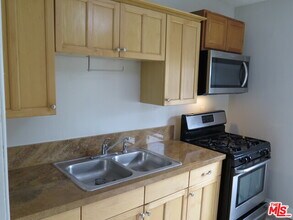 1848 17th St-Unit -5 in Santa Monica, CA - Building Photo - Building Photo