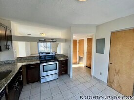 150 N Beacon St in Boston, MA - Building Photo