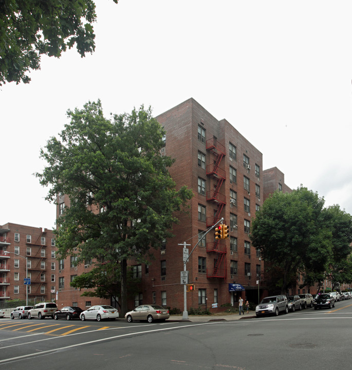 143-05 41st Ave in Flushing, NY - Building Photo