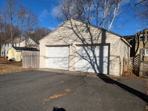 16 Rolfe Ave in Shrewsbury, MA - Foto de edificio - Building Photo