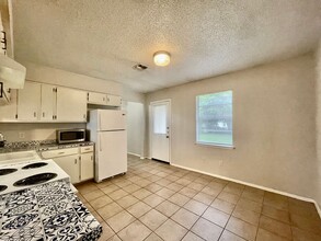 803 Sturgeon Dr in San Marcos, TX - Building Photo - Building Photo