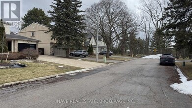 125 Bay Thorn Dr in Markham, ON - Building Photo - Building Photo