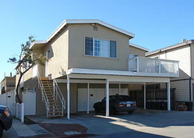 4816 Seashore Dr in Newport Beach, CA - Building Photo - Building Photo