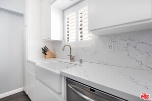12119 Rochester Ave in Los Angeles, CA - Building Photo